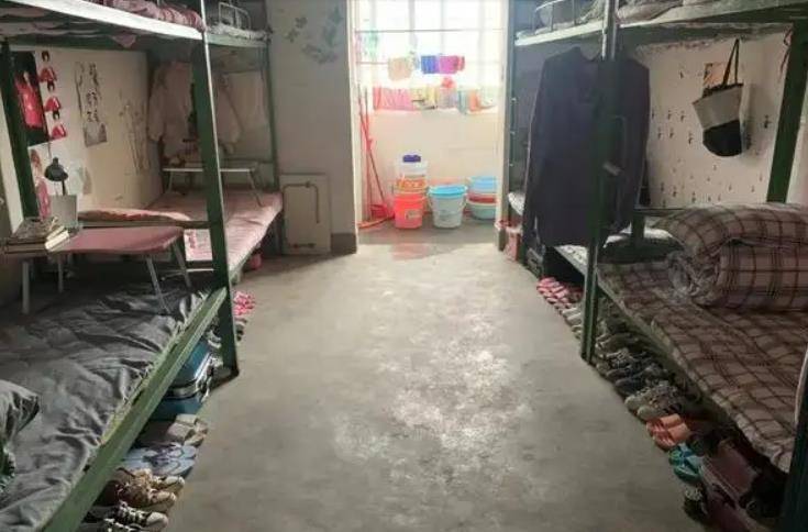 天津一女高中生为爱殉情,因害怕孤独,投毒拉6个舍友陪葬_宿舍楼_小宇