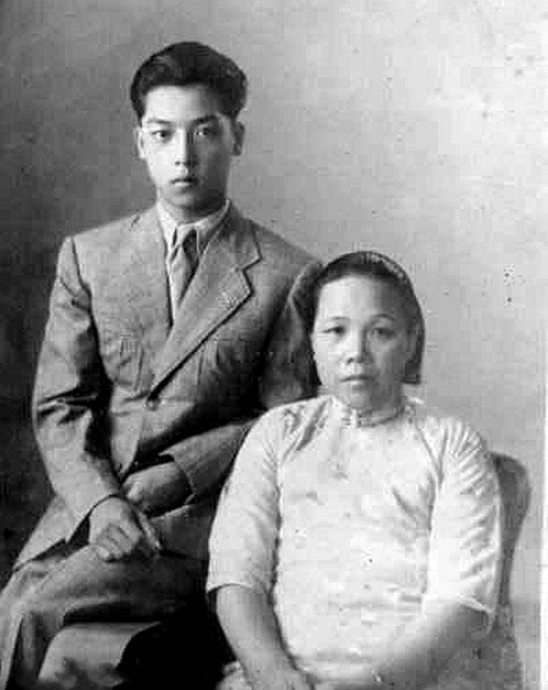 1923年的冬天,李秀文带着儿子再次回到丈夫身边,就发现李宗仁的卧榻之