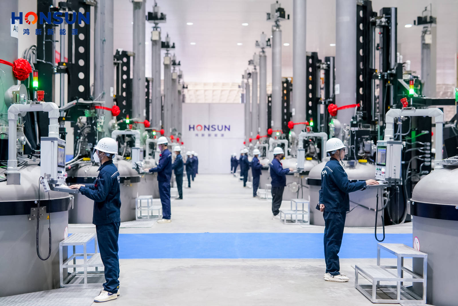 开启新征程鸿新新能源高效n型单晶硅棒硅片项目点火投产仪式顺利举办