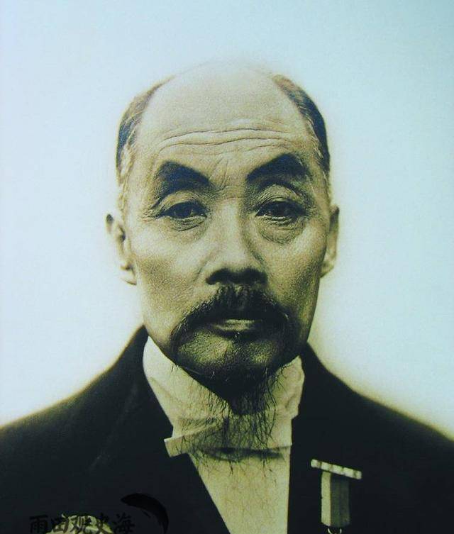 载沣能主导改革,主要是因为他能中和立宪派和大清皇室之间的问题,但