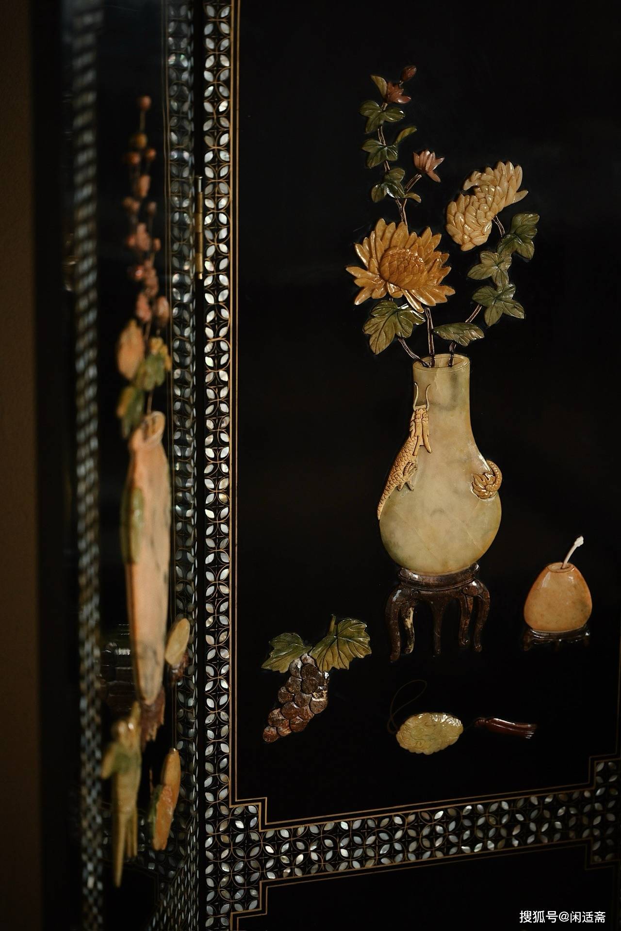 欢迎关注,每日更新家居空间雅器无上智慧,香樟木雕,文殊师利菩萨吴带