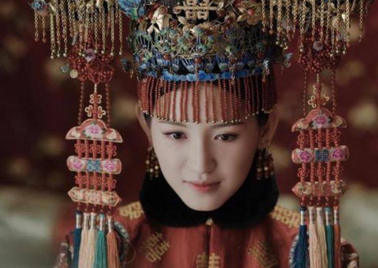 后宫等级分明,层级划分十分清晰:"一为后,二为三夫人,三为九嫔,四为