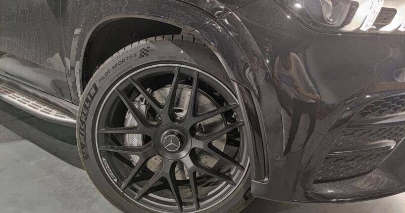 23款amg gle53皓夜特别版改装gle63原厂银色amg六活塞卡钳_搜狐汽车