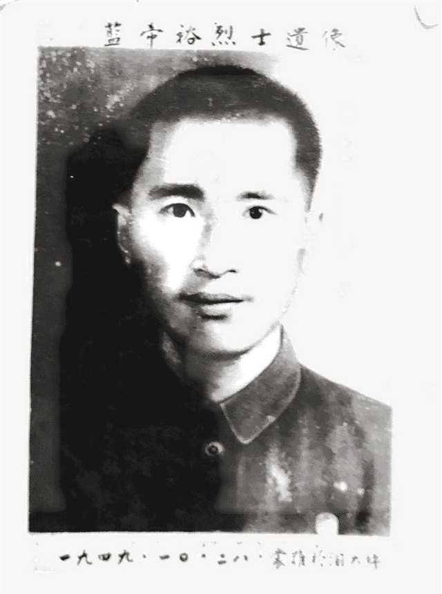 在海员工会担任《新华日报》发行员,秘密传递,传送进步刊物,为革命