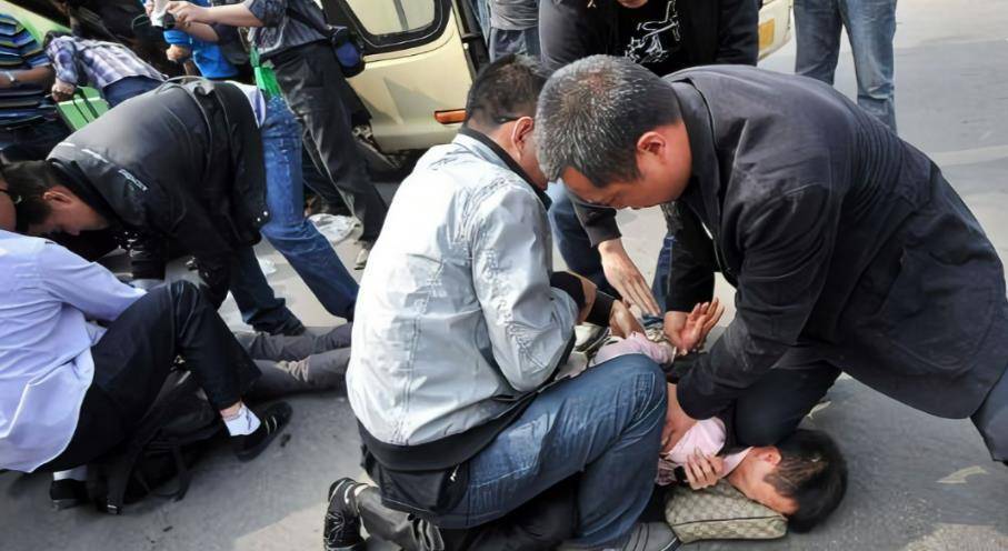 尹艳萍等人准备好的海洛因净重超过3kg,实属重大案件.