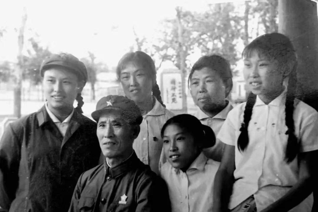 原创180师当事人命运王近山与军长韦杰授中将师长降处长授上校