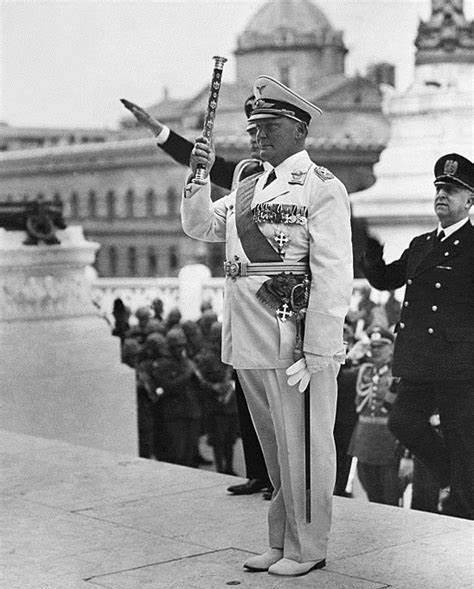 原创原创75年前纳粹头子被执行绞刑之前却吞服氰化钾自杀谁给的毒药