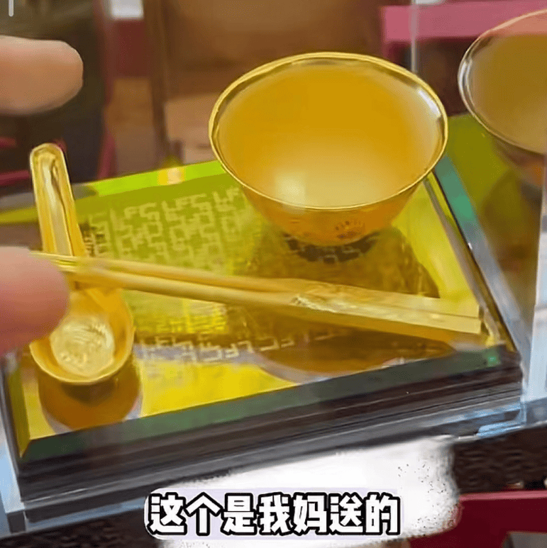 金筷插银瓶猫图片