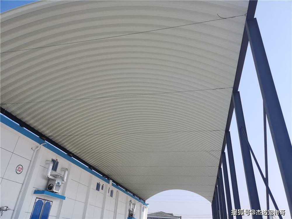 不锈钢拱形屋顶为建筑增添一份雅致