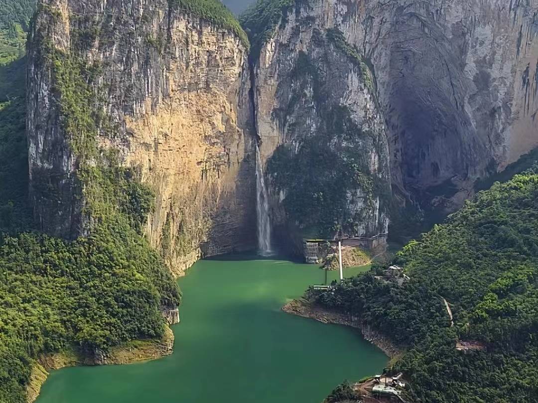 自驾游恩施旅游景点湖北恩施旅游溶洞