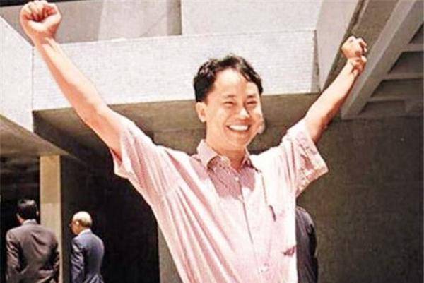 香港"贼王"的他,一出手就是轰动全港的大型案件,而且格外喜欢对大富豪