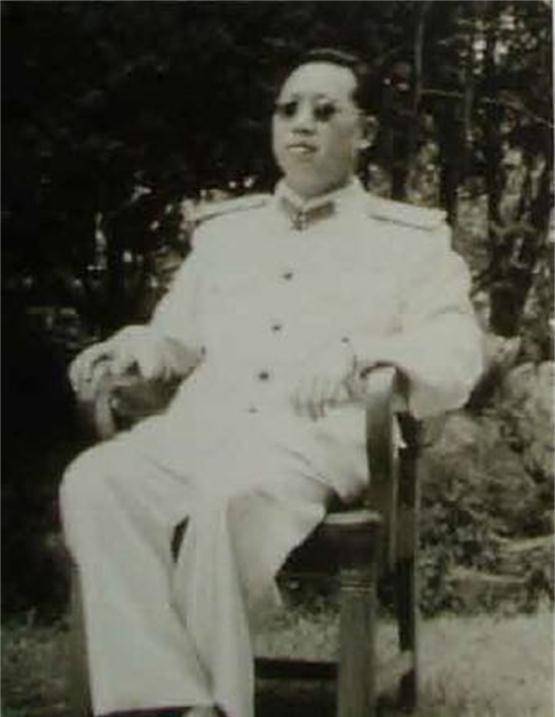 原创当军长的李作鹏回老家国军中尉的哥问要跑不他劝没事却不出面