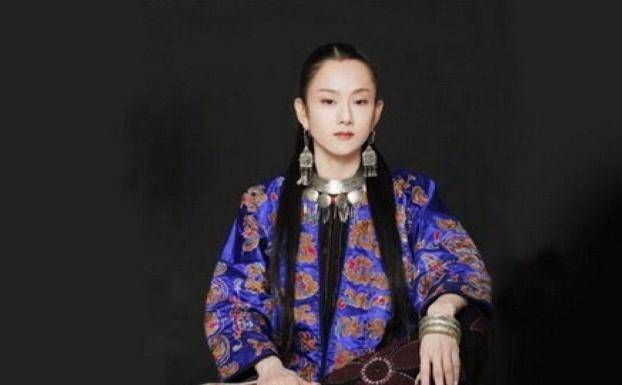 7次上春晚,30年不剪指甲,59岁放弃生育,2次被婚姻抛弃_杨丽萍_舞蹈