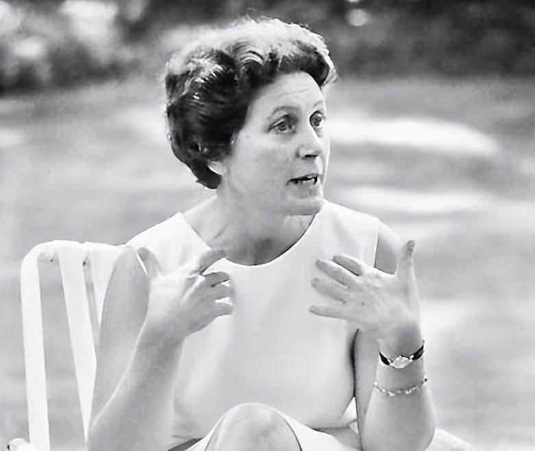 原创斯大林女儿为什么叛逃苏联手撕苏联护照投靠美国晚景凄凉