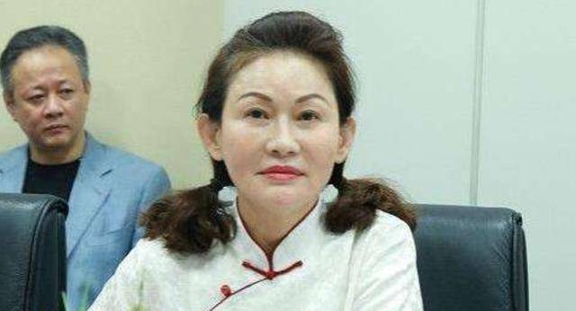 原创山东神秘女首富20年赚下500亿掌控全球36的市场来历不简单