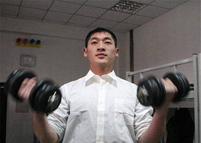 原创中国旗手高红甫11年升旗6200次0失误光荣退役后还和国旗为伴