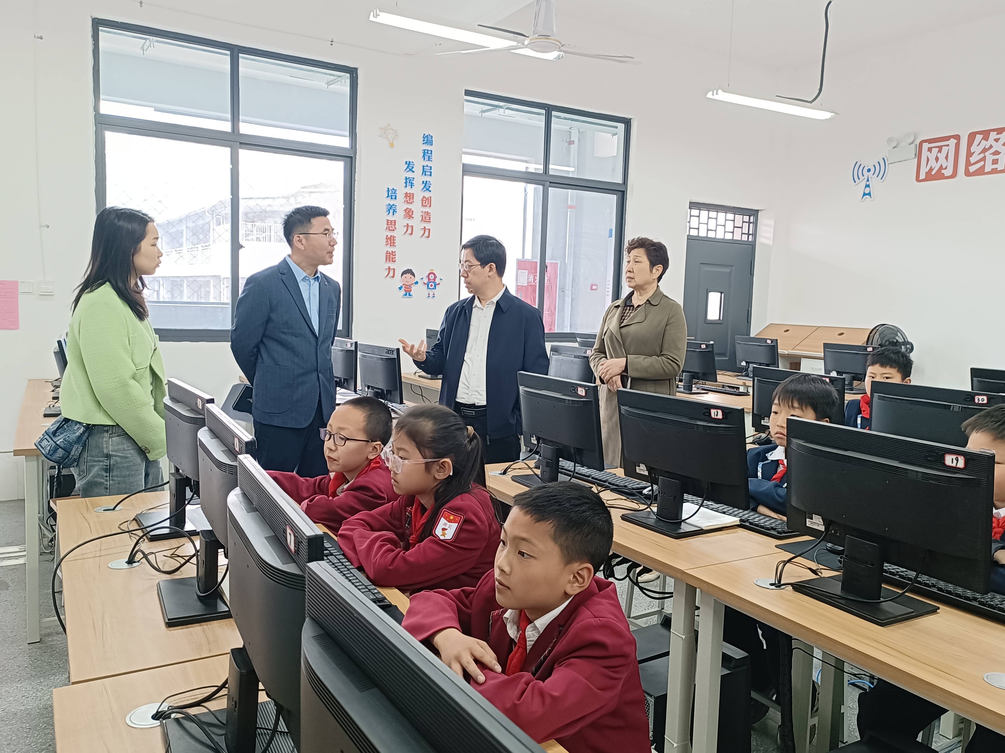 达州市教育局领导莅临游仙区朝阳学校考察科学家进校园公益活动