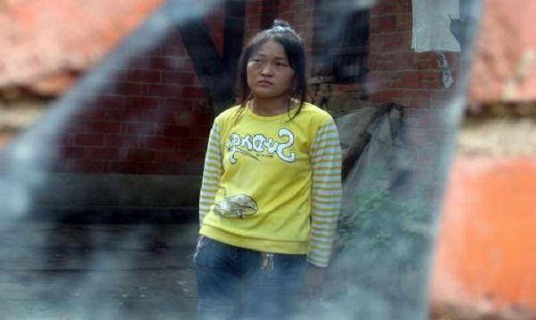 她高考时写八千字作文表达不满要求考官给0分如今在家种地