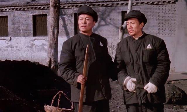 在电影《决战之后》中有那么一幕,却是真实发生的,在功德林一号监狱中