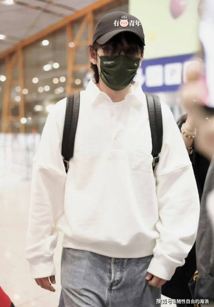 朱一龙前往瑞士机场路透参加日内瓦高级钟表展