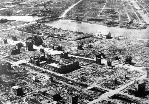 美国轰炸东京9个月效果不佳美军少将出一招换燃烧弹