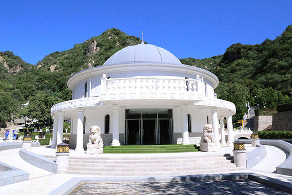 北京九公山长城纪念林占地总计七千五百亩有余,划分为了功泽园,福泽园