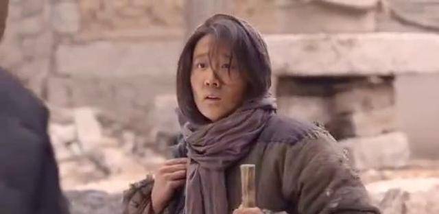 解放后一女乞丐上交12两黄金我丈夫牺牲后留下的党组织经费