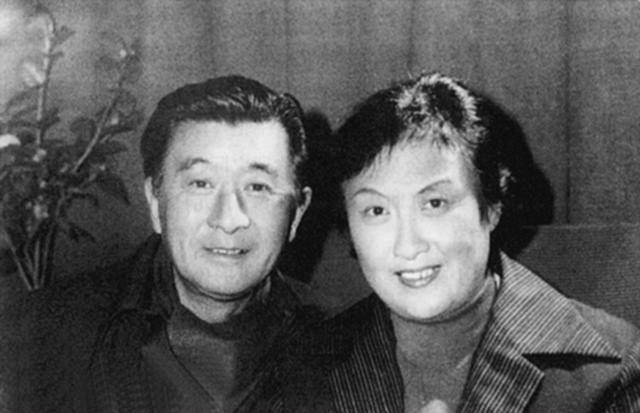 在赵丹的一生中有两任妻子,第一任就是叶露茜.