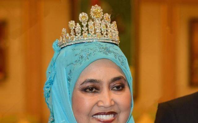 原创17岁戴22个金镯子结婚33岁生4娃稳占后宫文莱王储妃有颜有款