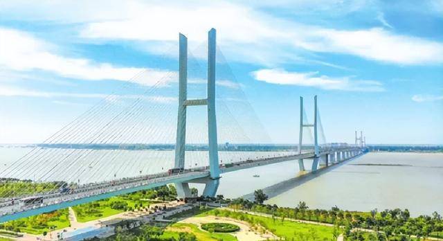 原创三年前那个花三天骑行600里去武汉的95后女护士现在怎么样了