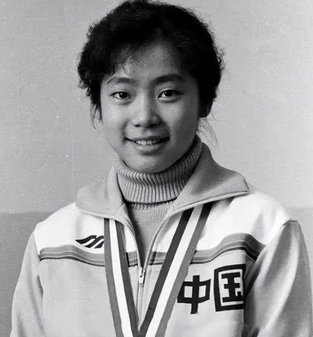 梁艳中国女排5连冠的功臣丈夫是姚明的兄弟如今是首席富姐