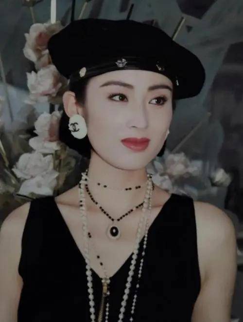 张敏现身惊艳四座身材暴瘦引网友热议