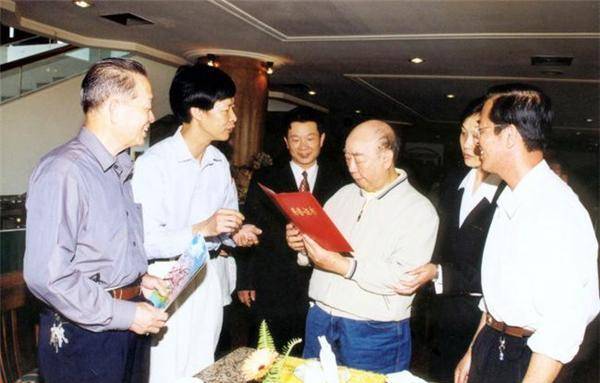 福建男人21岁逃去印尼,79岁身价180亿员工60万,晚年遭遇大变故_林绍良