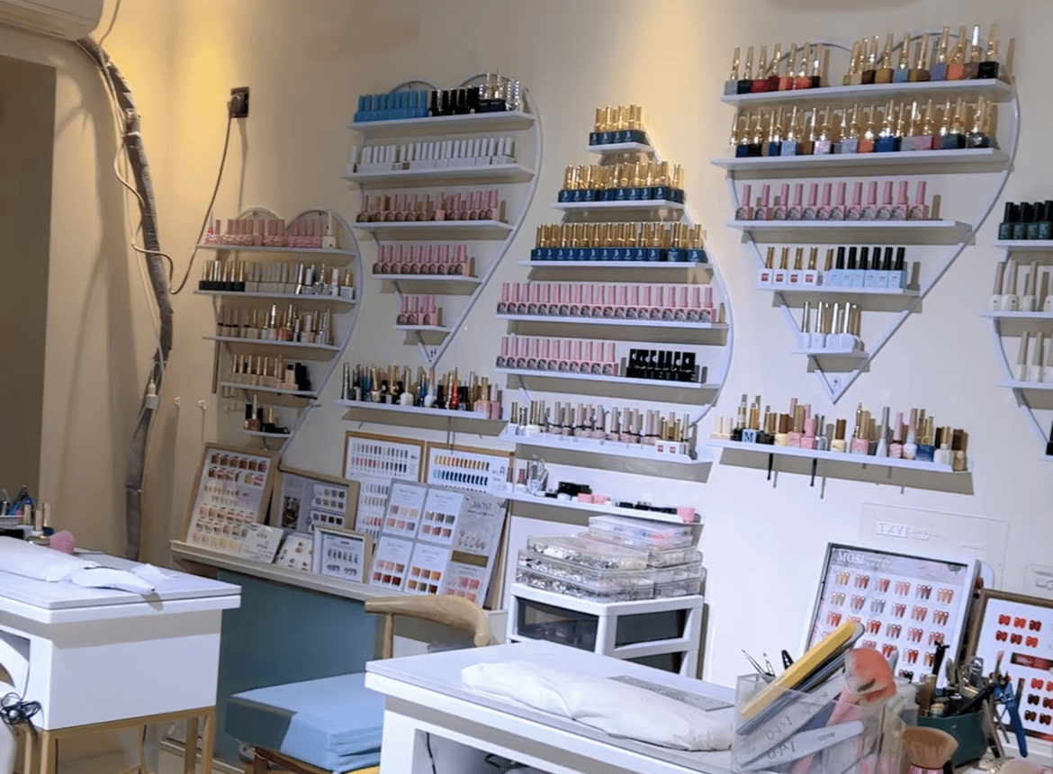 九零后美睫美甲工作室