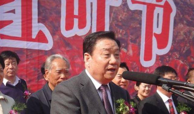 除了工作上勤政务实,在生活作风上,马忠臣同志也是十分低调简朴.