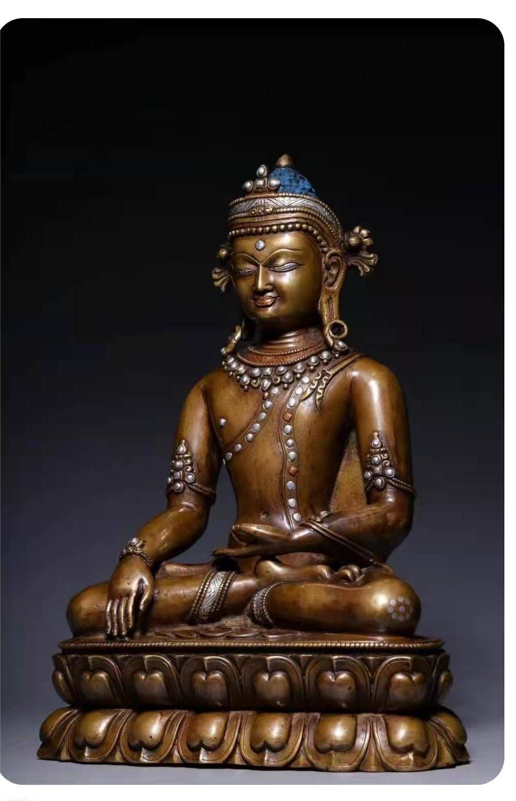 本品造型浑厚稳重,装饰富丽繁缛,造型典雅端庄,沉静温婉,而将平衡和谐