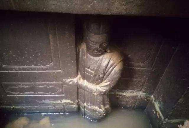 内蒙古的一座古墓,挖出了凤冠女尸,揭开了萨满太巫的心酸史_公主_身份