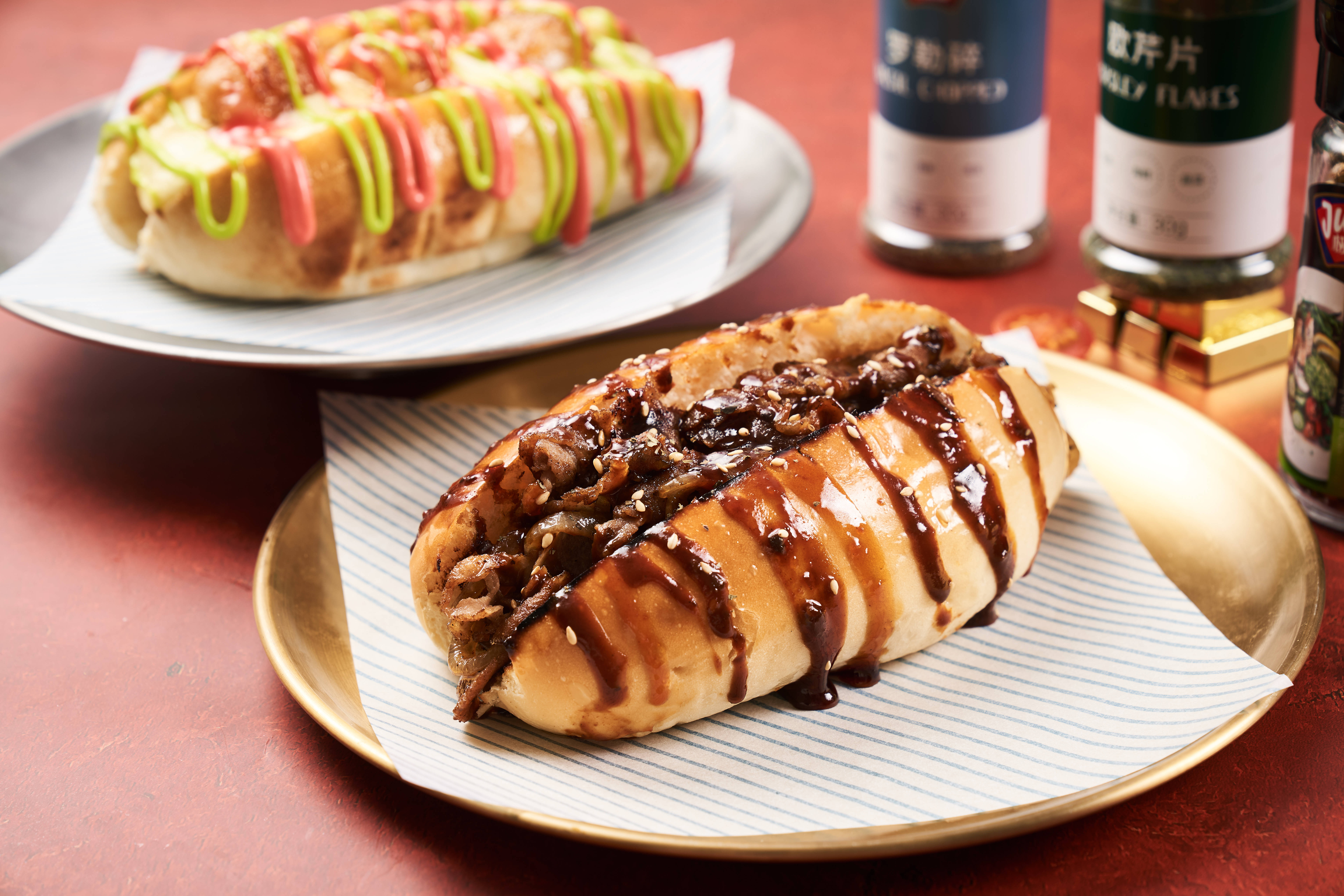 品质之选爱辛巴热狗汉堡让美食与情怀相遇唤醒您的美好记忆