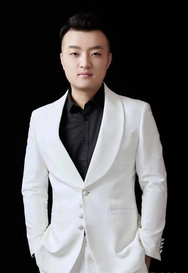 王大伟——国内跨境钻石彩宝贸易最大供应商_鉴定_珠宝_水晶