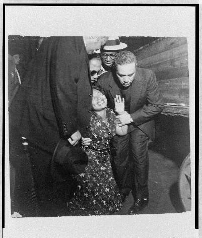 14岁男孩被肢解后遭枪杀数万人为他举行葬礼事后引发全国动荡