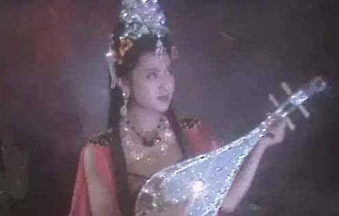 这蝎子精也是个什么都敢做的"漂亮女汉子"一枚,刚成精的时候就敢用