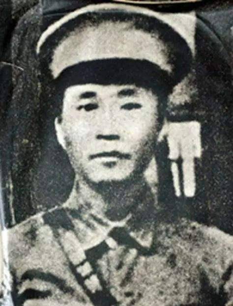 孙中山口中的优秀将领,小小年纪成为总指挥,未婚妻50年才知牺牲_卢德