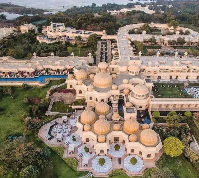 原创印度首富老婆有多浪费10万元鞋子只穿一次27层楼配600个仆人