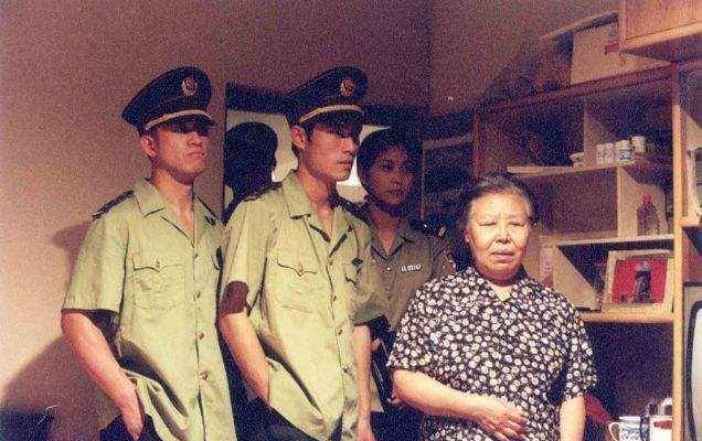 他是凶狠悍匪,跟过2个黑帮老大,行凶时有一癖好,喜欢摘下面罩_马尚忠