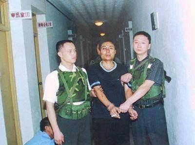 张君_文某_母亲