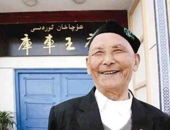 原创中国最后一位王爷住豪华王府活到2014年临终前将国旗挂身旁