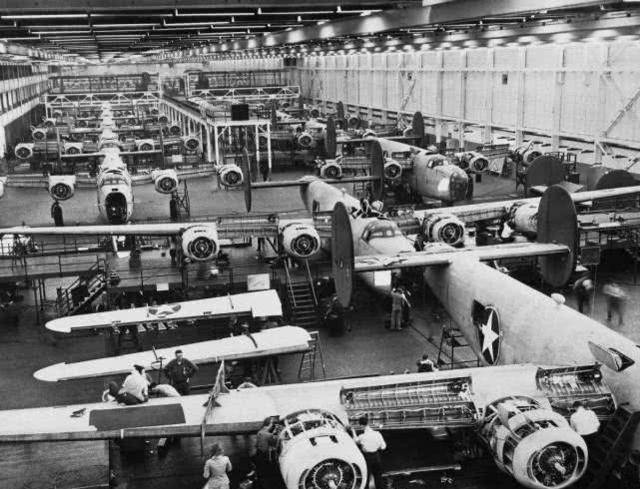原创二战美国工业多恐怖半小时一架重型轰炸机一年50艘航母