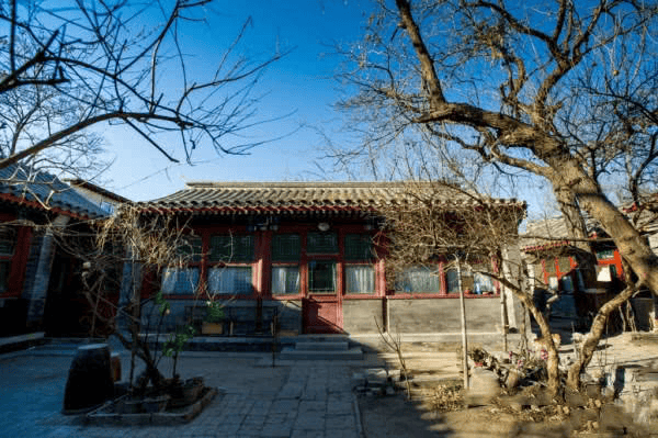 图源网络回溯至清朝末年,当时的人口数量大致在4至5亿之间,仅为现今的