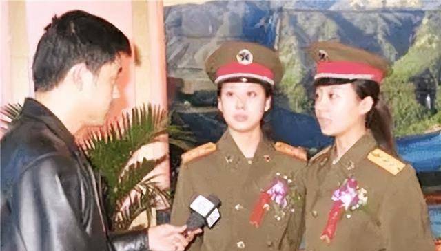 原创1999年阅兵仪式上最美双胞胎女兵一夜爆火后来何选择平淡