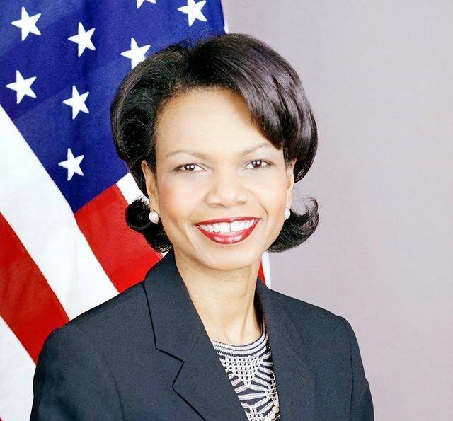 小布什在被推进手术室前,向妻子痛哭忏悔:当年和赖斯有过暧昧_劳拉